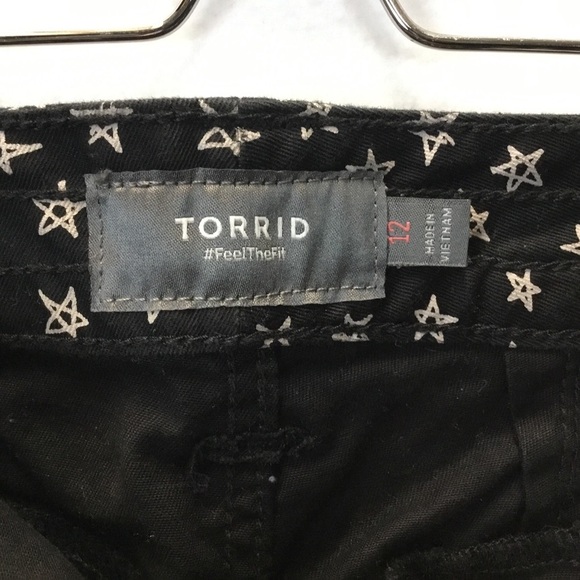 Torrid Star Print Twill Military Short - Picture 8 of 10